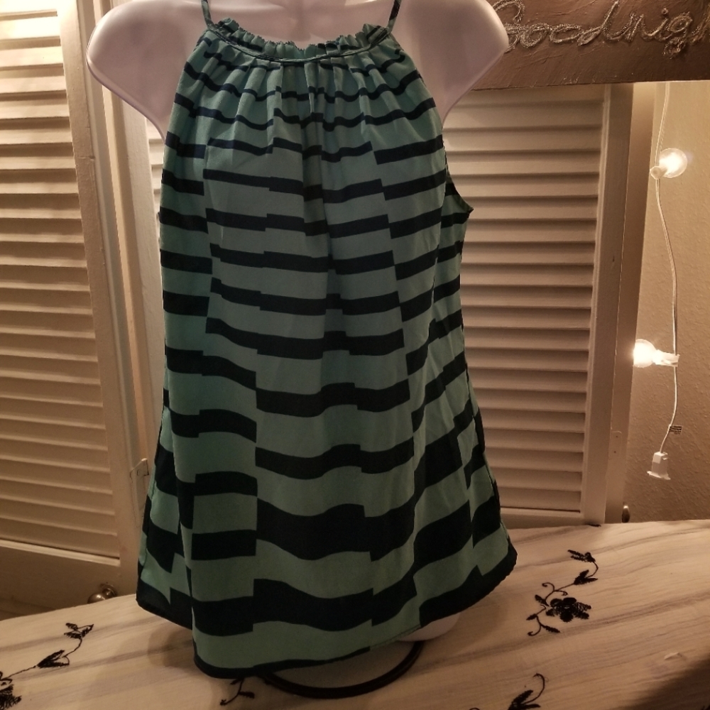 Super cute & classy sleeveless halter dress shirt!